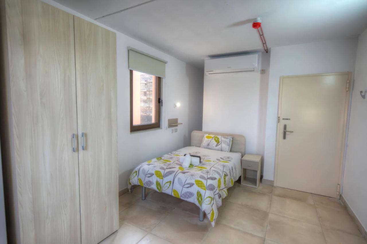 Campus Hub Hostel Мсида Екстериор снимка